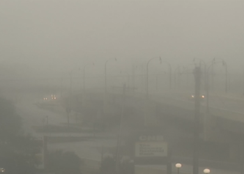 Huracán Ian toca tierra en Carolina del Sur como huracán de categoría 1