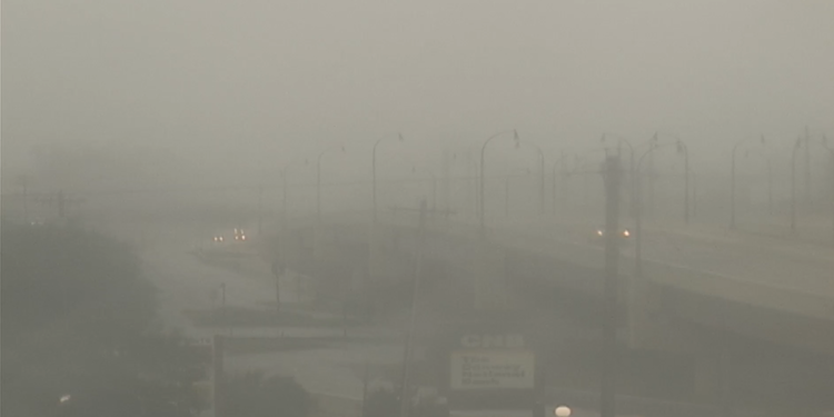 Huracán Ian toca tierra en Carolina del Sur como huracán de categoría 1