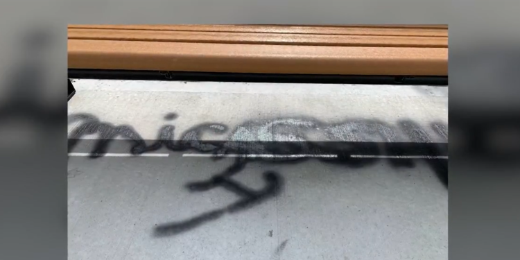 La policía investiga el vandalismo en el parque de veteranos de Fall River