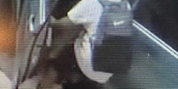 La policía: Robo de coche en Providence con 2 niños dentro