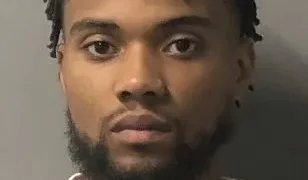 El hombre detenido a bordo del ferry de Block Island se declara culpable de un cargo de armas