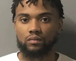 El hombre detenido a bordo del ferry de Block Island se declara culpable de un cargo de armas