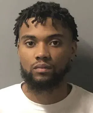 El hombre detenido a bordo del ferry de Block Island se declara culpable de un cargo de armas