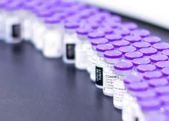 Pfizer busca ampliar la vacuna de refuerzo dirigida a los omicrones a los niños