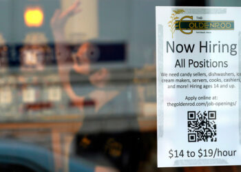 Más estadounidenses solicitaron prestaciones por desempleo la semana pasada