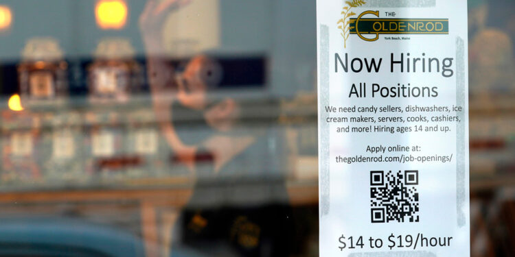 Más estadounidenses solicitaron prestaciones por desempleo la semana pasada