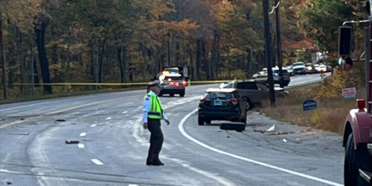 4 heridos en un accidente, implicados un camión y dos coches en Glocester