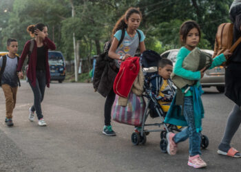 Autoridades enviaron a decenas de niños migrantes no acompañados a Nueva York