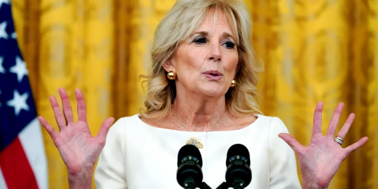 La primera dama Jill Biden visitará RI
