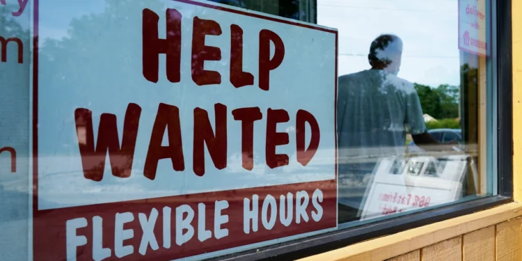 Las ofertas de empleo en EE.UU. se hunden por la ralentización de la economía