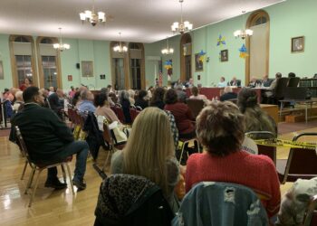 Los concejales votan para destituir a alcalde de Woonsocket