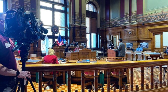 La propuesta prohibiría la convivencia de más de 3 universitarios en Providence