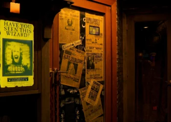 Una pareja de Narragansett transforma el sótano en un nefasto callejón de Harry Potter