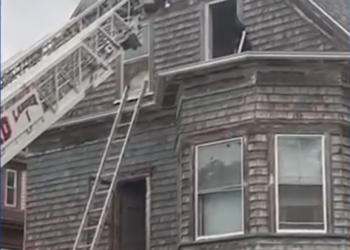 3 rescatados del incendio de New Bedford