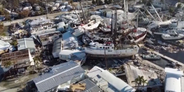 Tras el paso de Ian, los residentes de Florida se enfrentan a una lenta espera para obtener electricidad