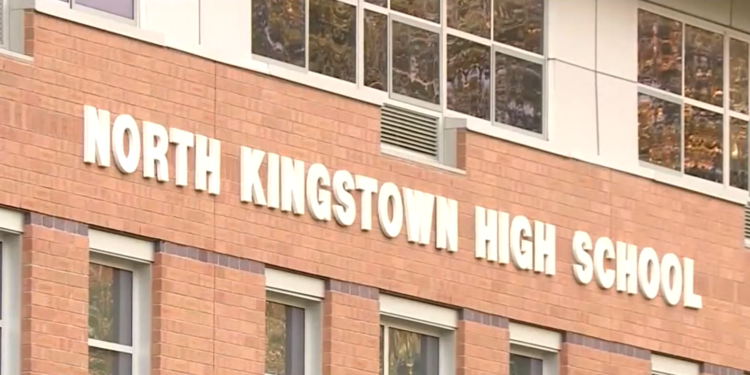 El director de atletismo de North Kingstown dimite en medio de la confusión actual