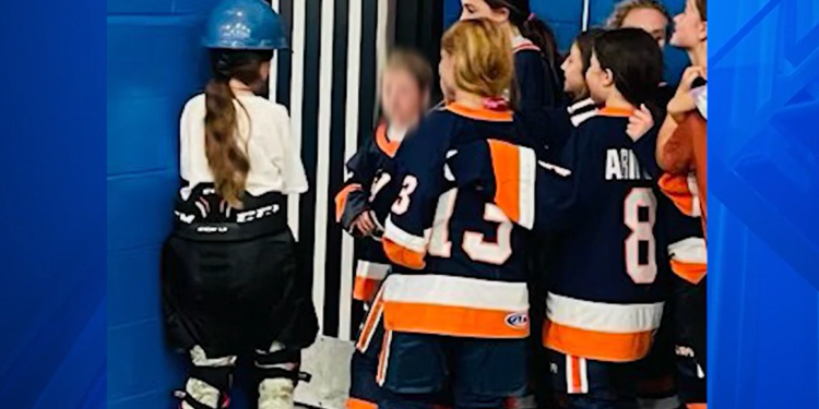 Un árbitro abandona tras una pelea con padres de hockey sobre hielo