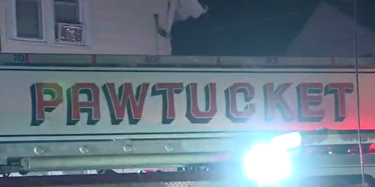 4 desplazados por el incendio de Pawtucket