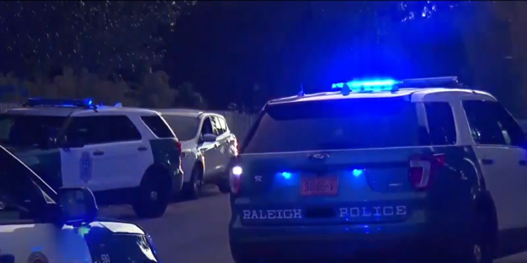 5 muertos, entre ellos un agente, en un tiroteo en Carolina del Norte