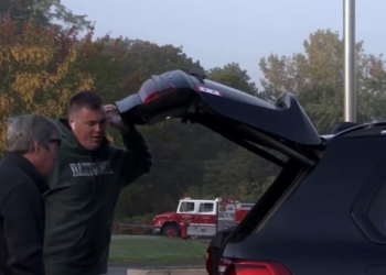 Un agente de policía recorre 219 millas en Massachusetts para concienciar sobre los peligros del trabajo