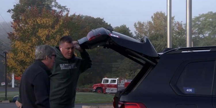 Un agente de policía recorre 219 millas en Massachusetts para concienciar sobre los peligros del trabajo