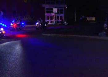 La policía local se dirige a Connecticut para asistir al funeral de los agentes caídos