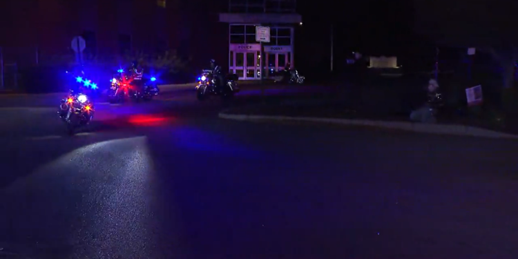 La policía local se dirige a Connecticut para asistir al funeral de los agentes caídos