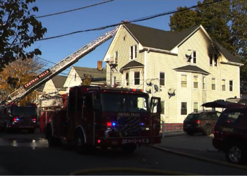 15 desplazados en el incendio de una casa en Central Falls