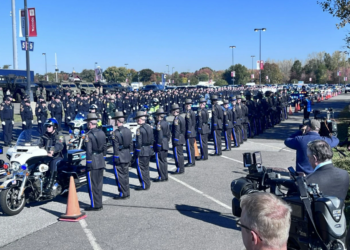 2 agentes de policía de Connecticut son enterrados