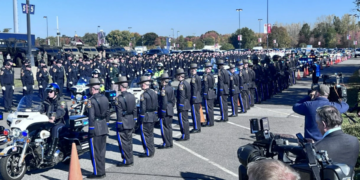 2 agentes de policía de Connecticut son enterrados