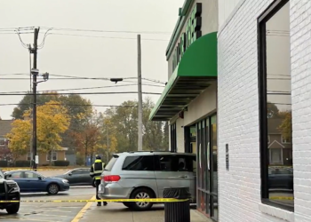 El ex trabajador condujo el coche en Woonsocket Dollar Tree