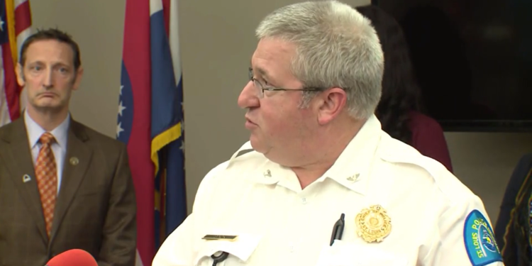 El arma sustraída anteriormente fue utilizada en el tiroteo de la escuela de St.