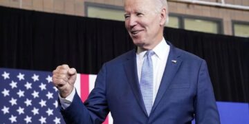 Joe Biden felicitó a Giorgia Meloni y le pidió continuar con el apoyo a Ucrania