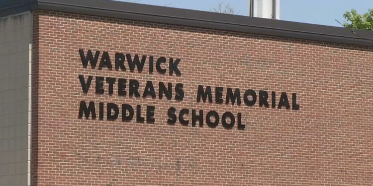 La escuela secundaria de Warwick advierte del «desafío de un chip»