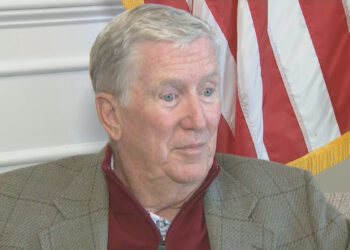 El alcalde de Cranston se opone a la propuesta de un pueblo sin techo