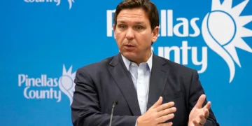 El Tesoro investiga los vuelos de migrantes del gobernador de Florida DeSantis