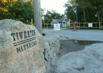 Muere un trabajador en un accidente laboral en una empresa de Tiverton