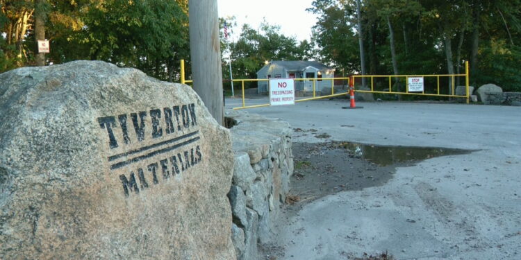 Muere un trabajador en un accidente laboral en una empresa de Tiverton