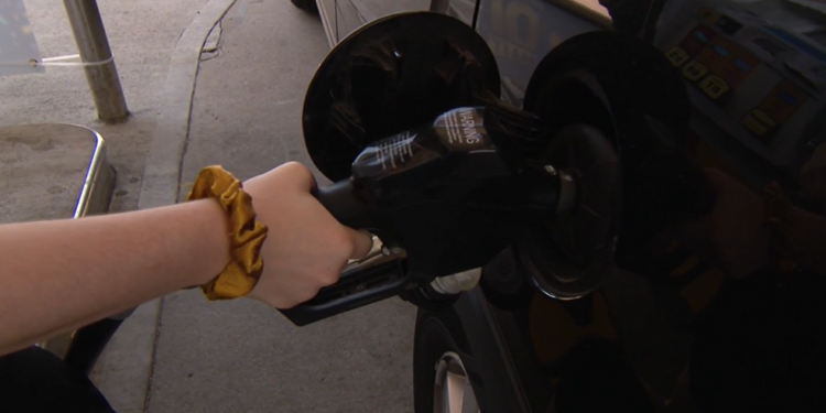 La tendencia a la baja de los precios de la gasolina termina en Rhode Island y Massachusetts