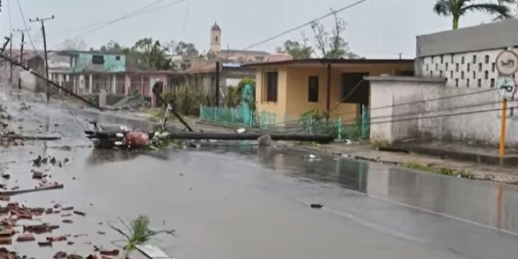 Ian ahora es un ciclón postropical, pero el peligro no ha terminado