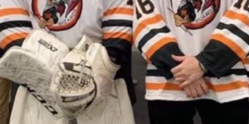 Un adolescente de West Warwick vuelve a jugar al hockey tras un grave accidente