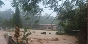 Julia deja decenas de muertos y destrucción a su paso por Centroamérica