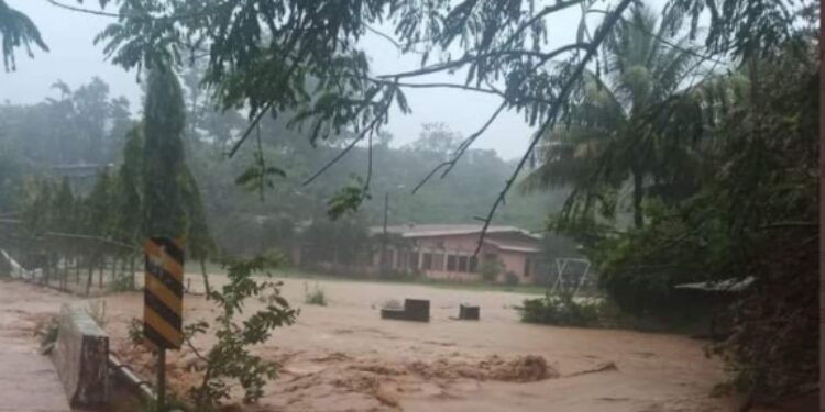 Julia deja decenas de muertos y destrucción a su paso por Centroamérica