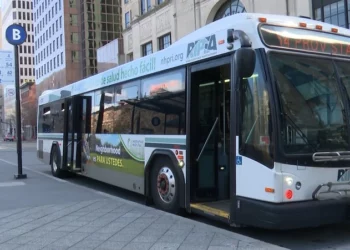 RIPTA cancela el servicio matutino a 5 escuelas secundarias de Providence