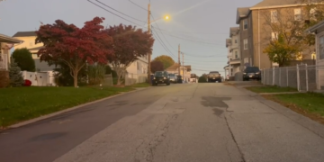 Un hombre recibe un disparo en el barrio de Fall River, según la policía