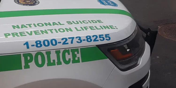 Hallan hombre muerto colgado de árbol en un parque durante Halloween en NY