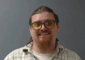 Un hombre de RI es acusado tras enfrentarse a un candidato al Senado en New Hampshire