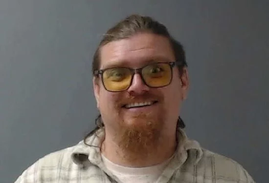 Un hombre de RI es acusado tras enfrentarse a un candidato al Senado en New Hampshire