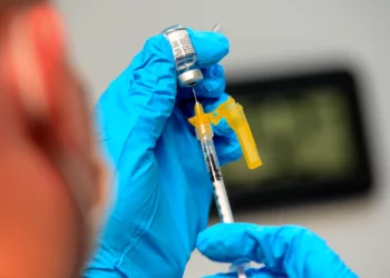 El refuerzo de Pfizer estimula la respuesta inmunitaria a los nuevos subtipos de omicrones