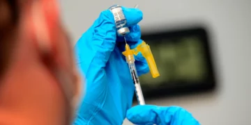 El refuerzo de Pfizer estimula la respuesta inmunitaria a los nuevos subtipos de omicrones